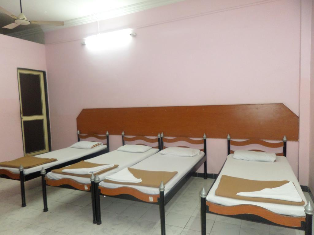 Chalukya Deluxe Hotel Kolhapur Eksteriør billede