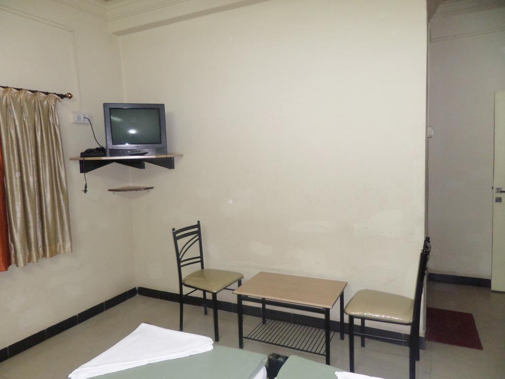Chalukya Deluxe Hotel Kolhapur Eksteriør billede